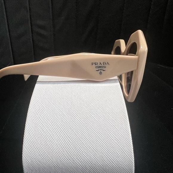 Prada PR 16WS Sunglasses - Picture 4 of 8